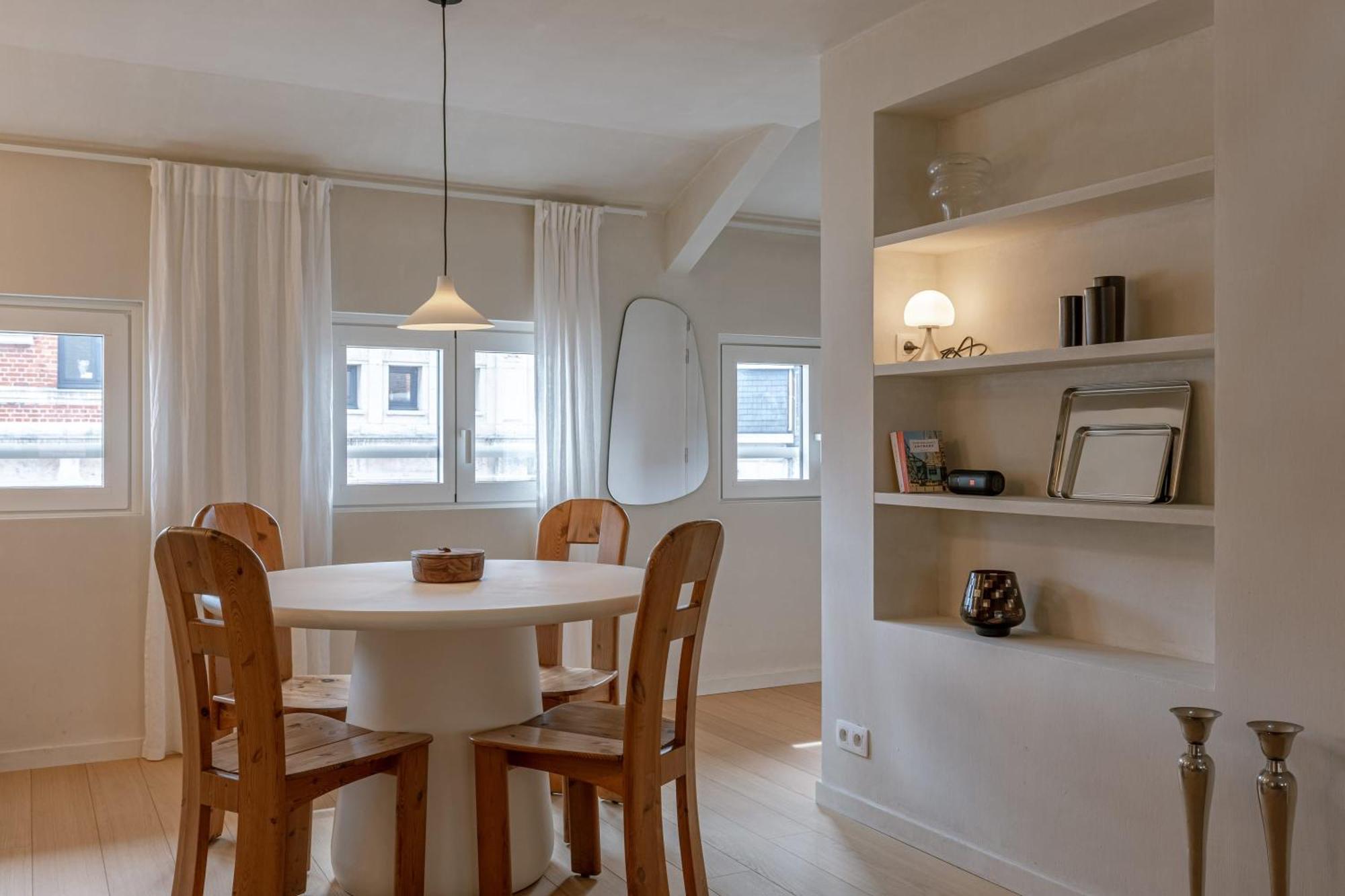 Апартаменты Huswell - Urban Getaway For Two In The Heart Of Антверпен Экстерьер фото